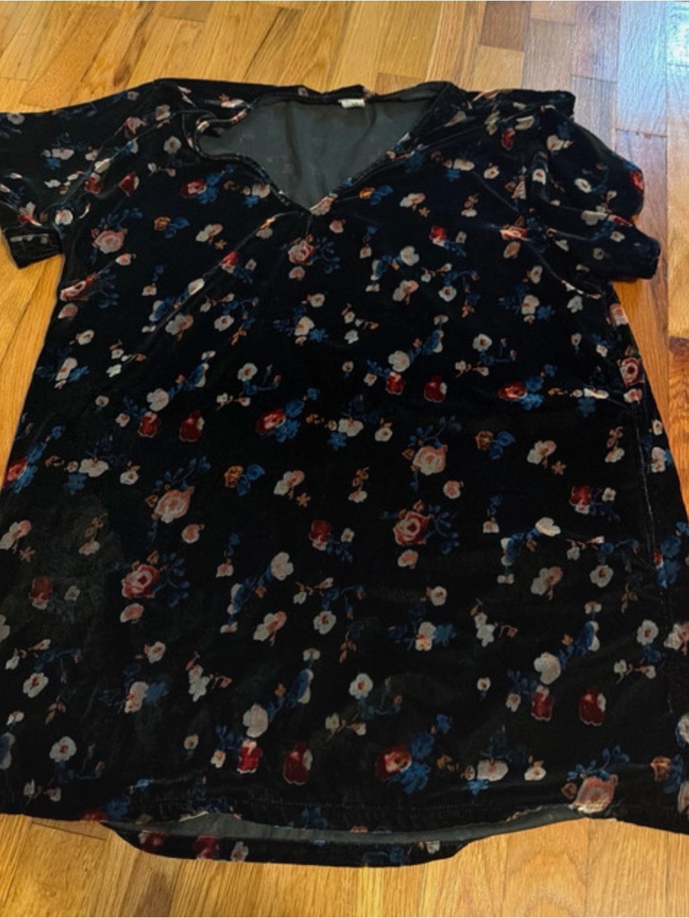 NATURAL LIFE Black Velvet Floral V-Neck Tunic